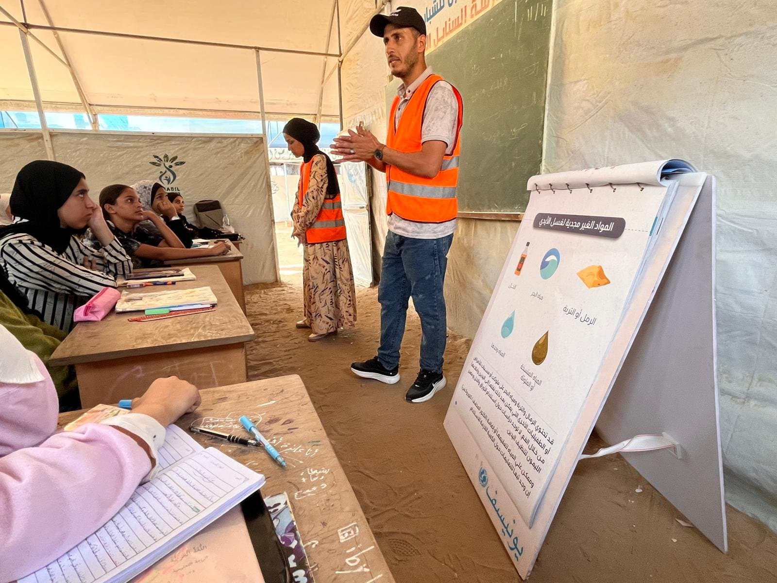 زيارة فريق التوعية والتثقيف الصحي من اليونيسف لمدرسة السنابل