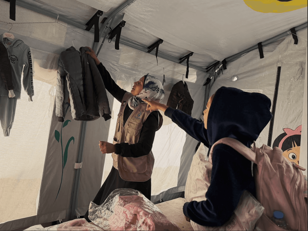 Winter Clothing Distribution for 300 Orphaned Children – “Warmth Tent Project” under the “Gaza Winter… Peace & Warmth” Campaign