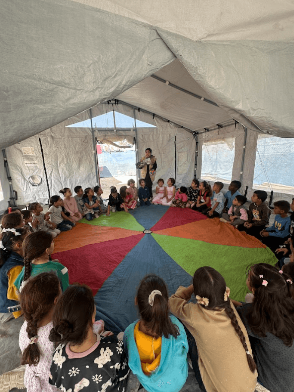 تنفيذ برامج دعم نفسي واجتماعي لطلبة مدارس السنابل