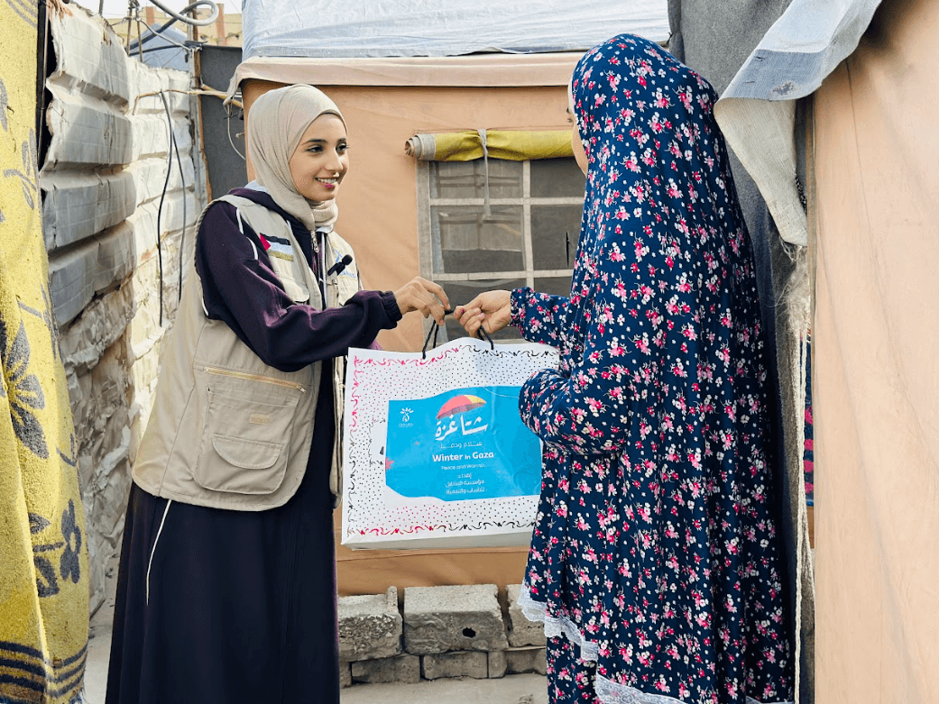 Distribution of Winter Clothing for Women in Displacement Camps under the “Gaza Winter… Peace & Warmth” Campaign