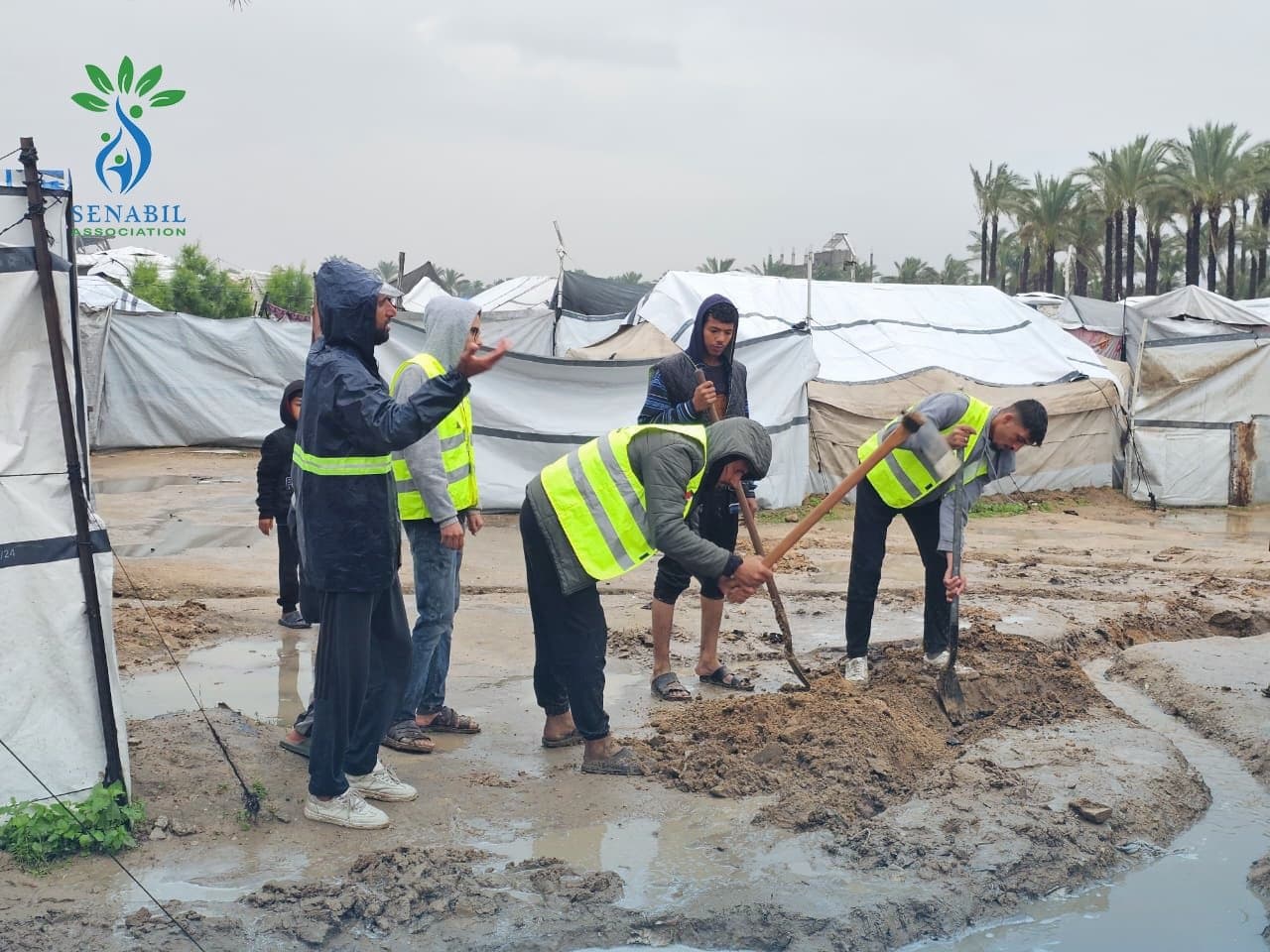استجابة إغاثية طارئة للمنخفض الجوي في شمال وجنوب قطاع غزة ضمن حملة "شتاء غزة.. سلام ودفا"