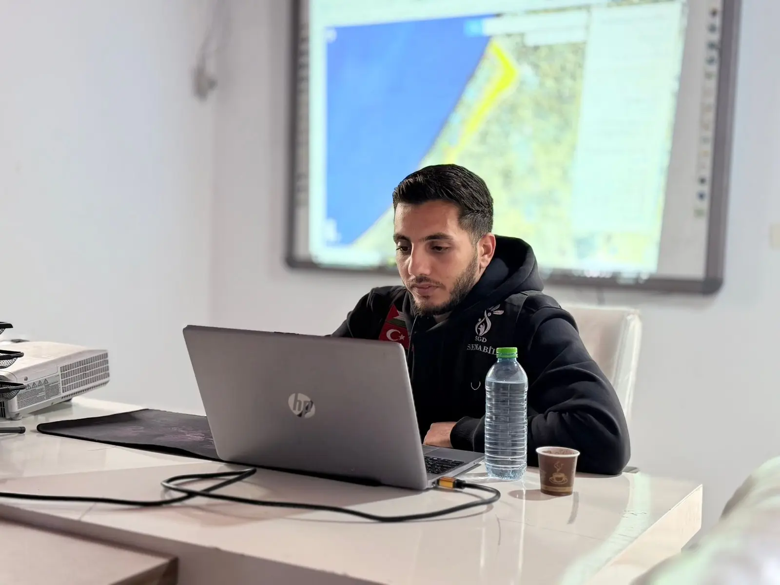 Senabil Association Discusses Humanitarian Services in Gaza’s Yellow Line Areas with OCHA