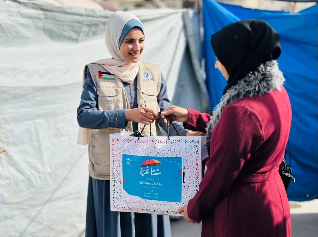 Distribution of Winter Clothing for Women in Displacement Camps under the “Gaza Winter… Peace & Warmth” Campaign