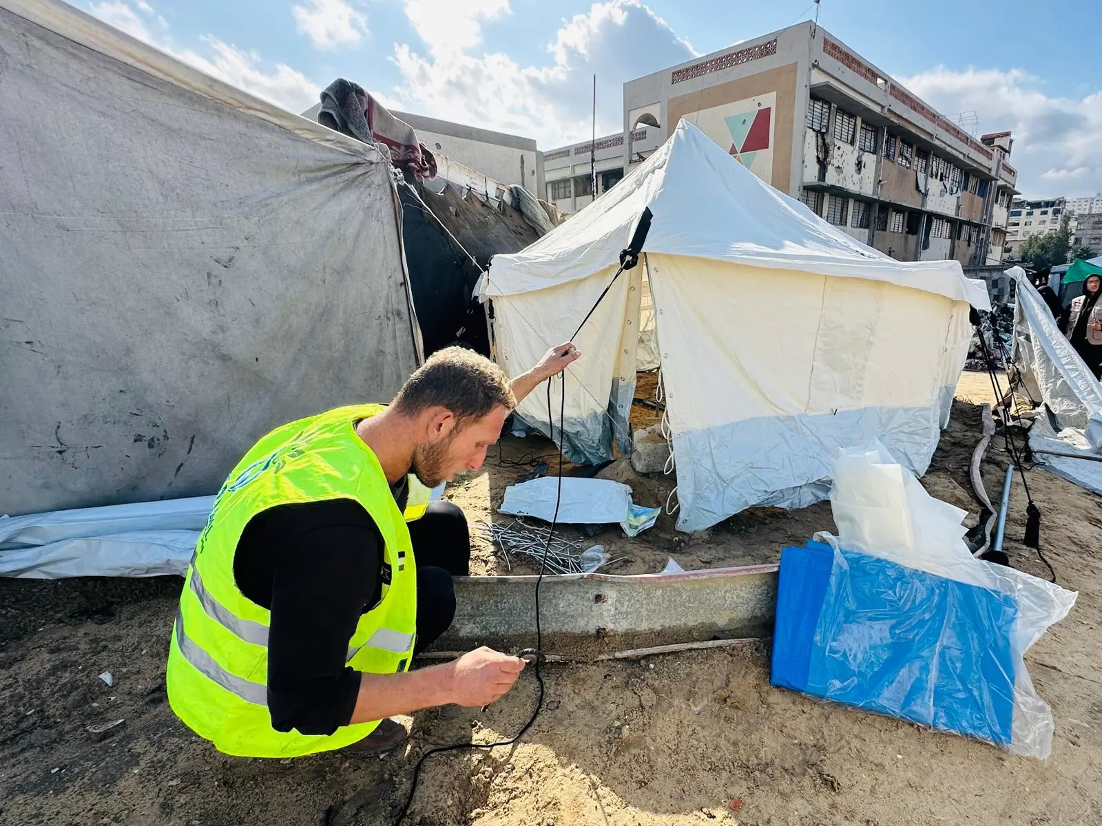 استجابة إغاثية طارئة للمنخفض الجوي في شمال وجنوب قطاع غزة ضمن حملة "شتاء غزة.. سلام ودفا"