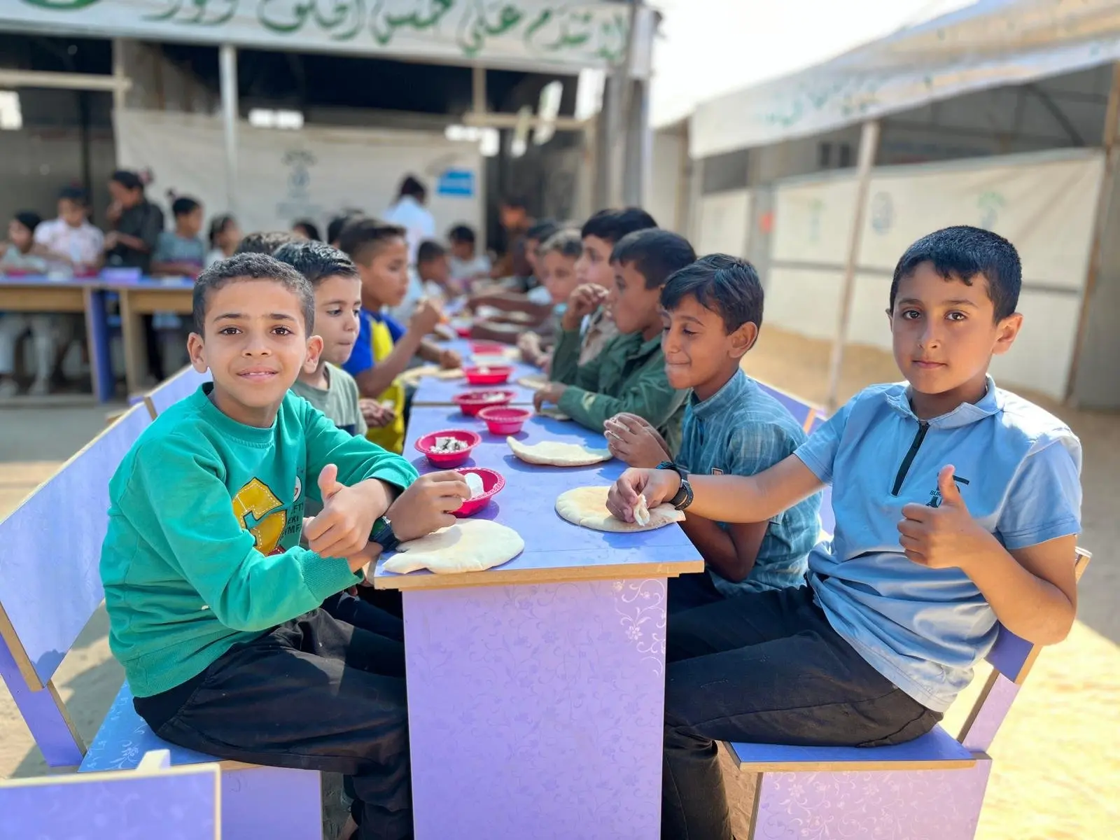 فطور جماعي للأطفال الأيتام