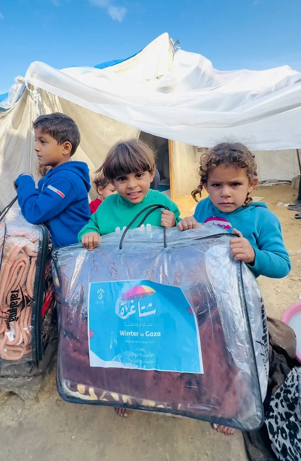 استجابة إغاثية طارئة للمنخفض الجوي في شمال وجنوب قطاع غزة ضمن حملة "شتاء غزة.. سلام ودفا"