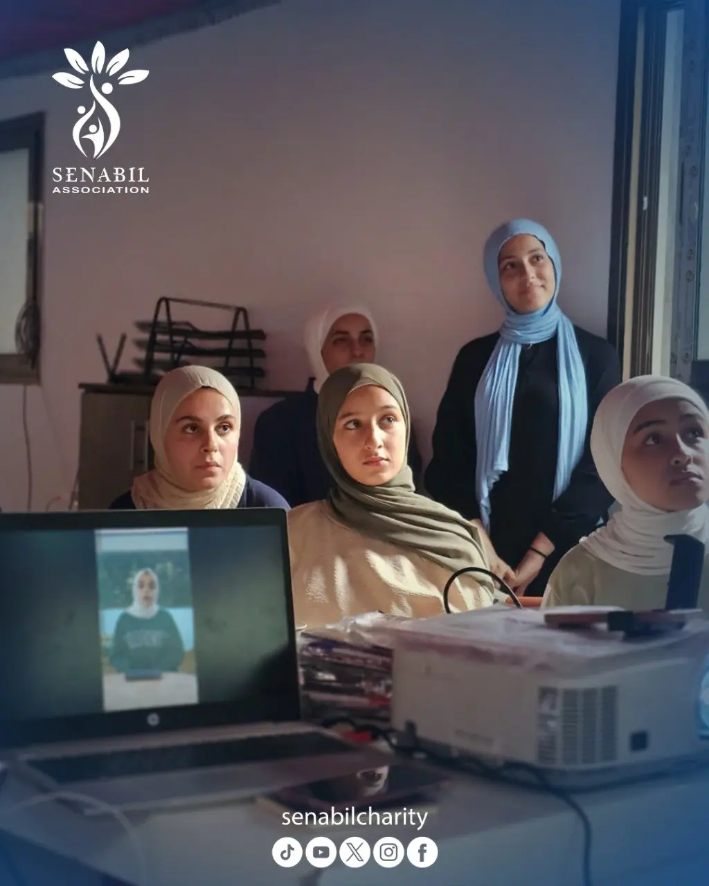 جانب من تكريم وتوزيع شهادات دورة المحادثة والكتابة باللغة الإنجليزية بالشراكة مع جامعة مانشستر