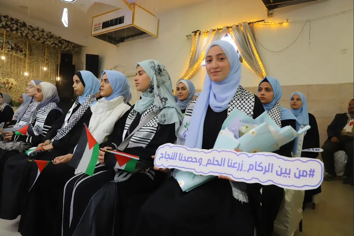 السنابل تُكرّم طلبة مدارسها المتفوقين من دفعة 2006/2007 رغم الظروف الصعبة