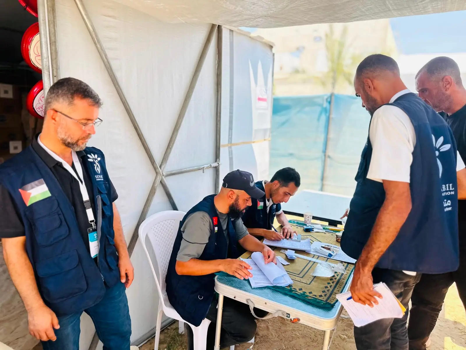 Funded by UNICEF, Senabil Association for Youth and Development Continues Implementing the Shelter Assistance Distribution Project in Khan Younis