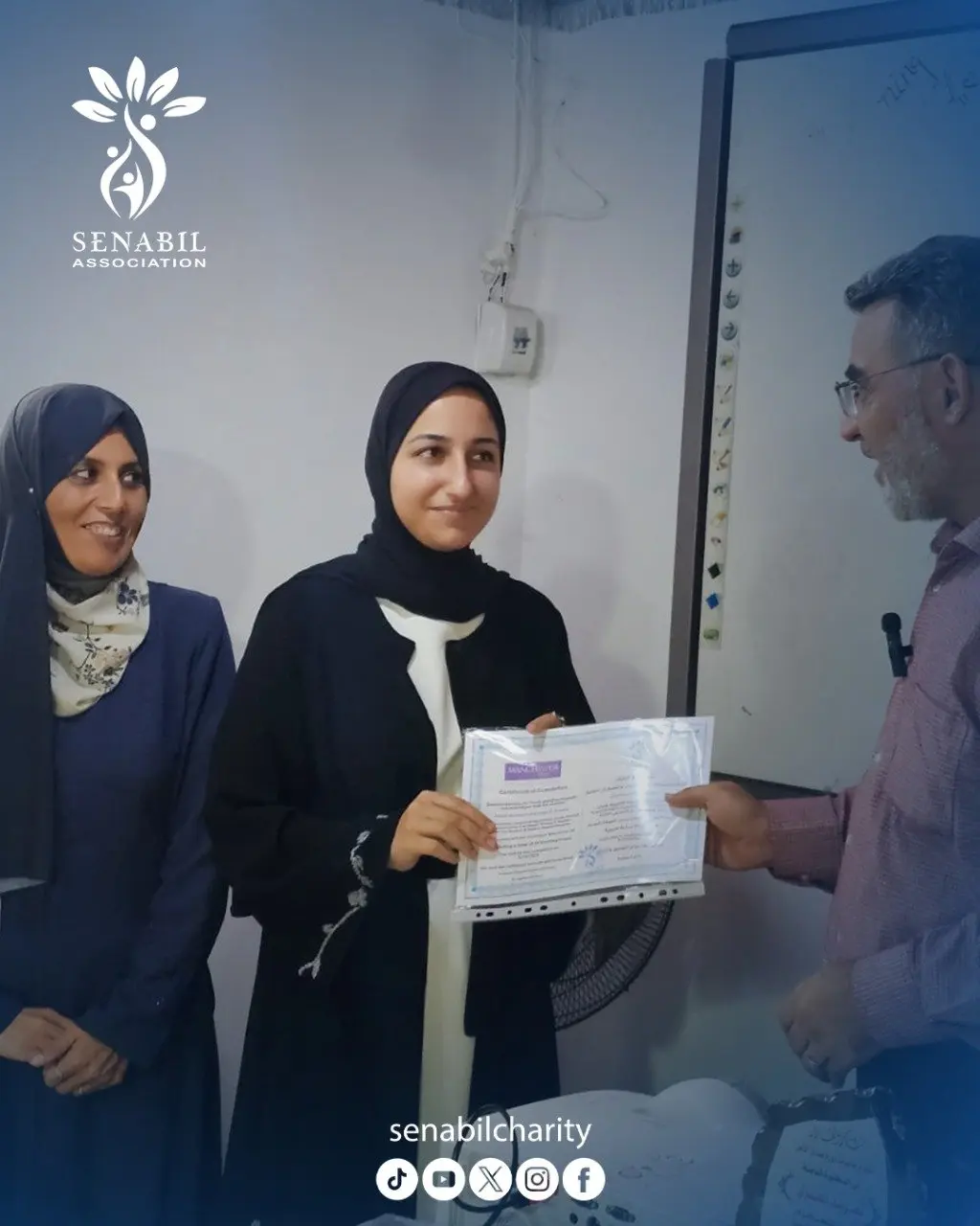 جانب من تكريم وتوزيع شهادات دورة المحادثة والكتابة باللغة الإنجليزية بالشراكة مع جامعة مانشستر