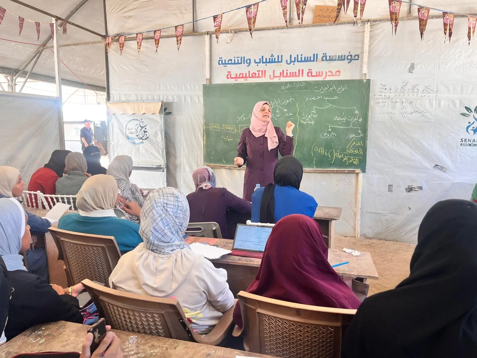 Senabil Association Launches “Esnad 2008” Project to Support Tawjihi Students