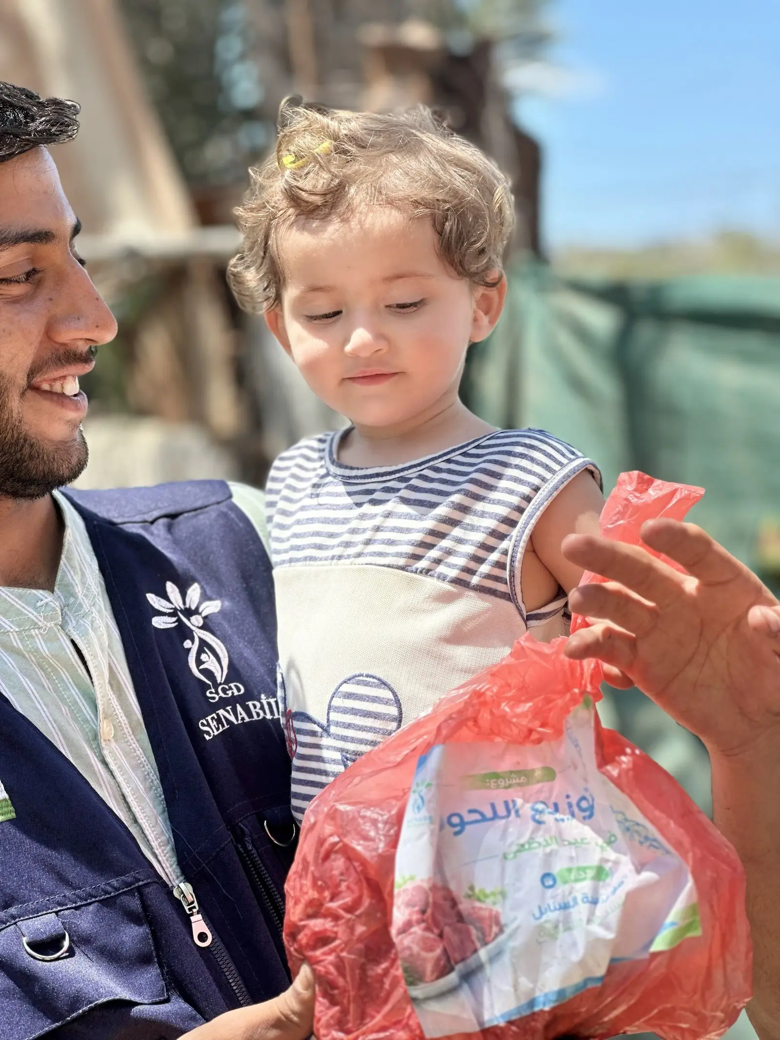 Senabil Distributes Eid Meat to Families in Gaza