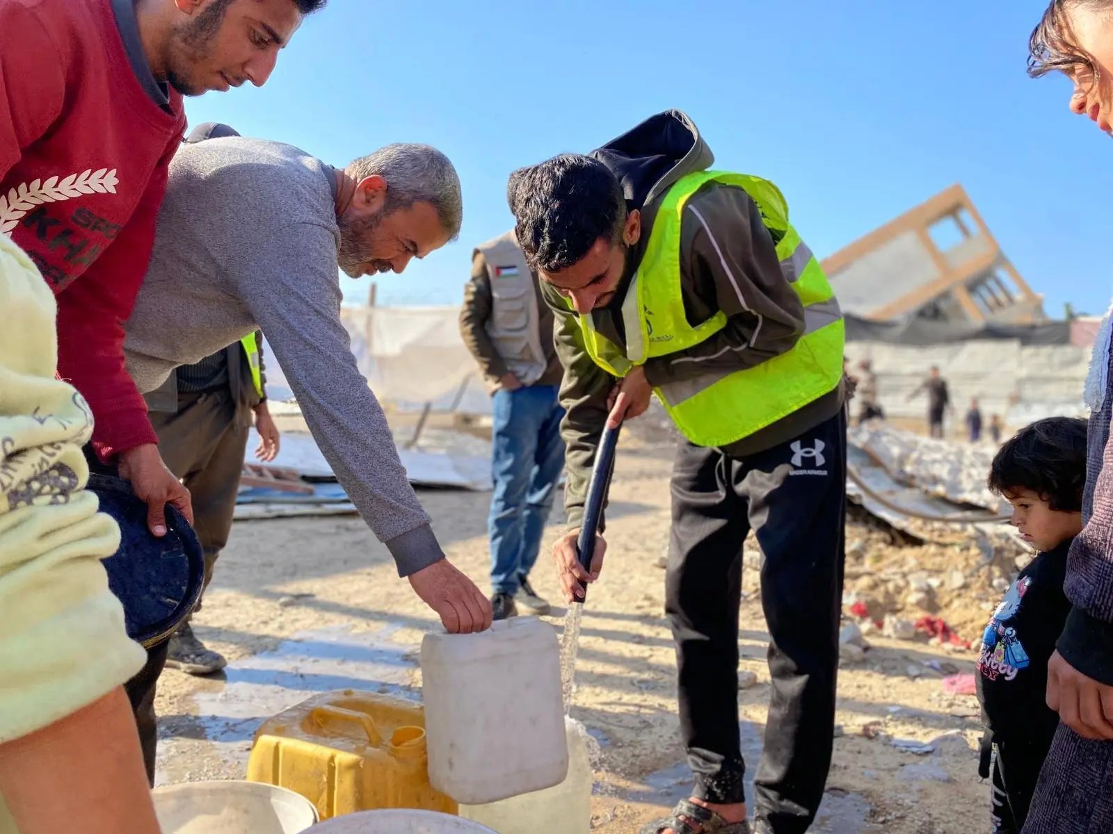 Water Pipeline Extension Works to Support Shelters in Northern Gaza