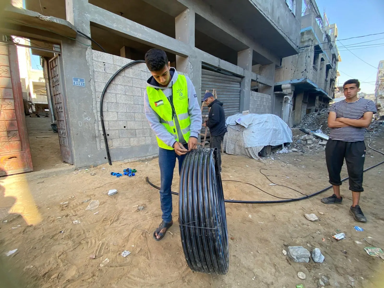 Water Pipeline Extension Works to Support Shelters in Northern Gaza