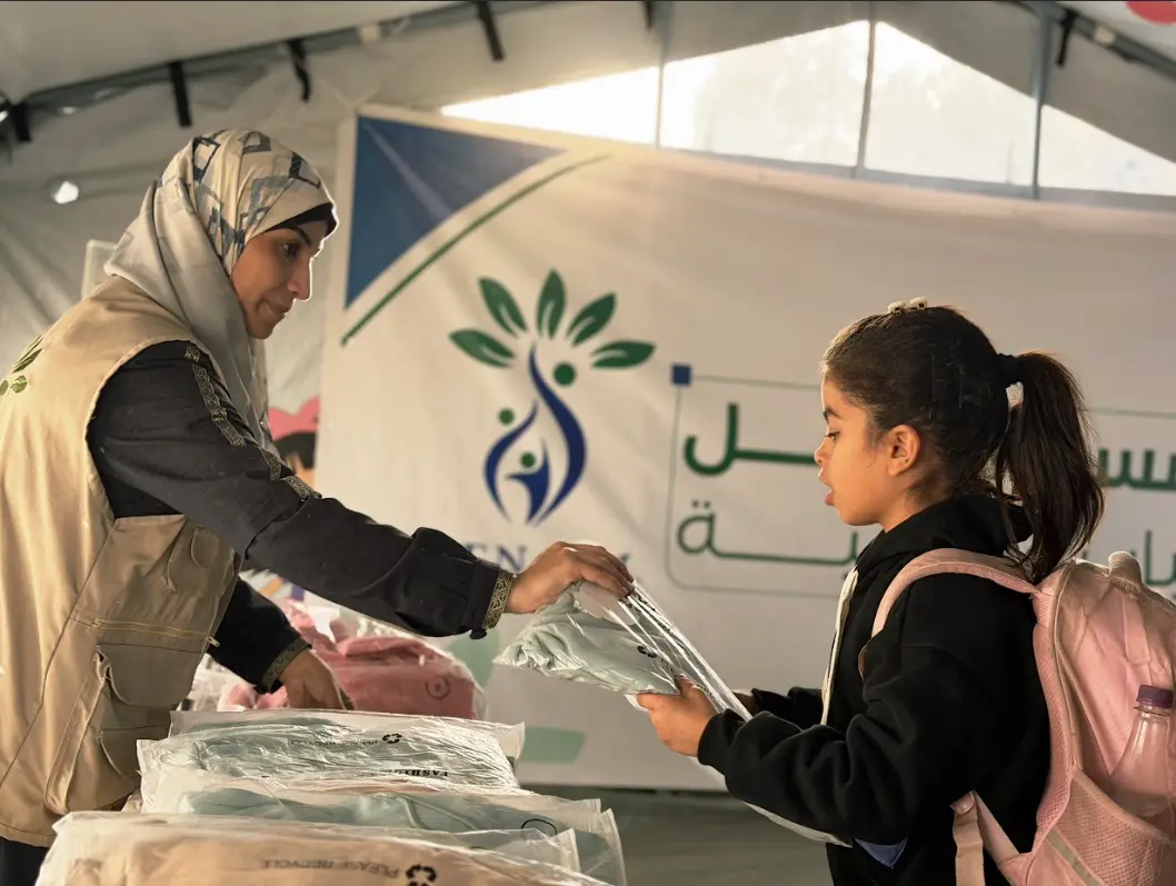توزيع كسوة شتوية لـ 300 طفل يتيم ضمن مشروع "خيمة الدفا" – حملة "شتاء غزة.. سلام ودفا"